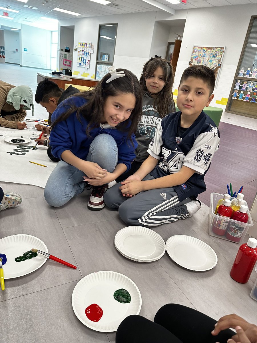 SPayan_CTE's tweet photo. What is StuCo up to?! 🤔#TeamSISD #CTESticksTogether https://t.co/3XVmfDRjp6