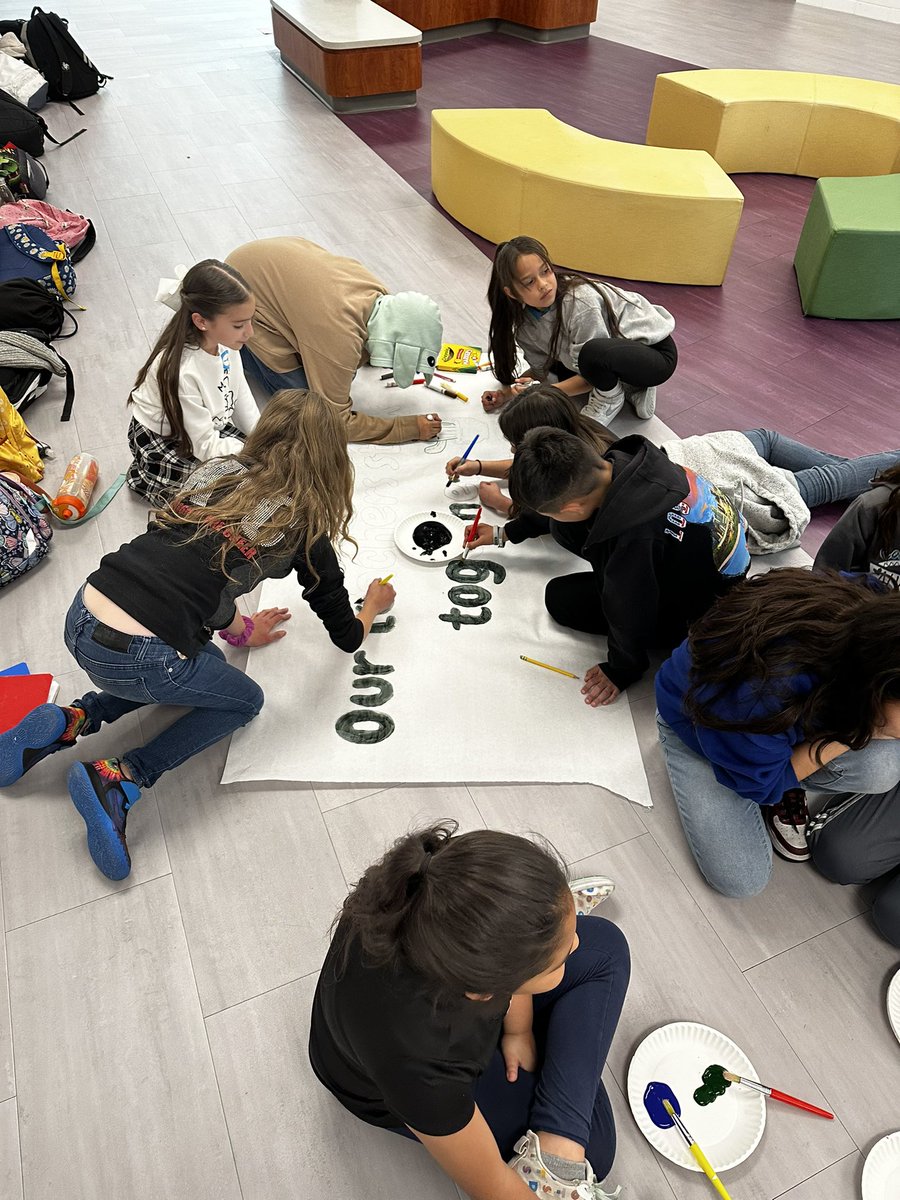 SPayan_CTE's tweet photo. What is StuCo up to?! 🤔#TeamSISD #CTESticksTogether https://t.co/3XVmfDRjp6