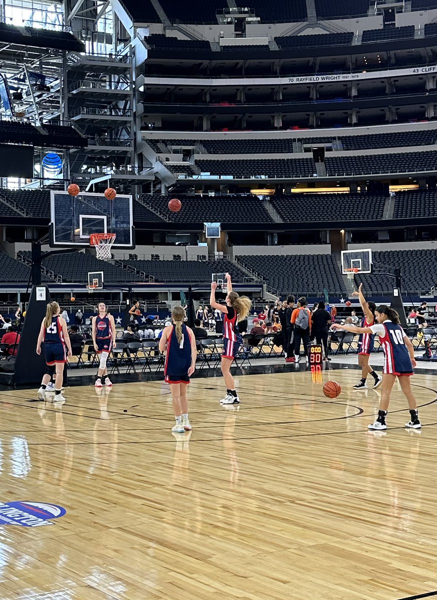 Platinumbball's tweet photo. TX Platinum 2025 Dollar has a 2-0 start at the Select 40 session I!! We are so proud of the hard work our girls are putting in!🔥🔥 https://t.co/G70YDmJeI6