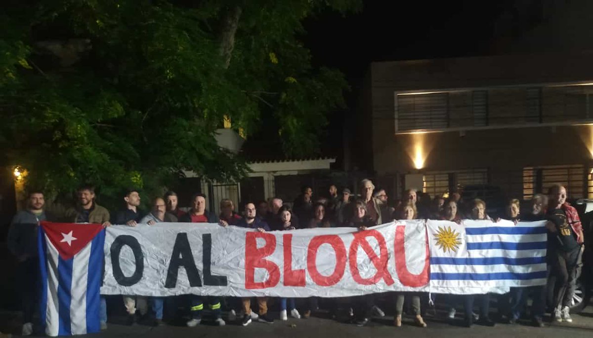 Frente a la embajada cubana: Gloria eterna a los mártires de Giron!!! No al bloqueo imperialista