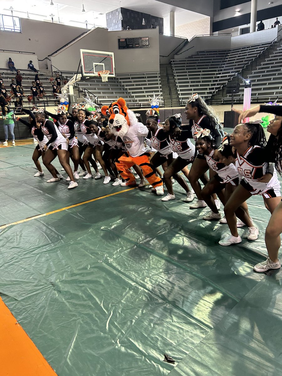 totstevenson's tweet image. Another STAAR Pep Rally is in the books. Our students are RED-y‼️ #itsgrowtime #becausekids @BLELancaster