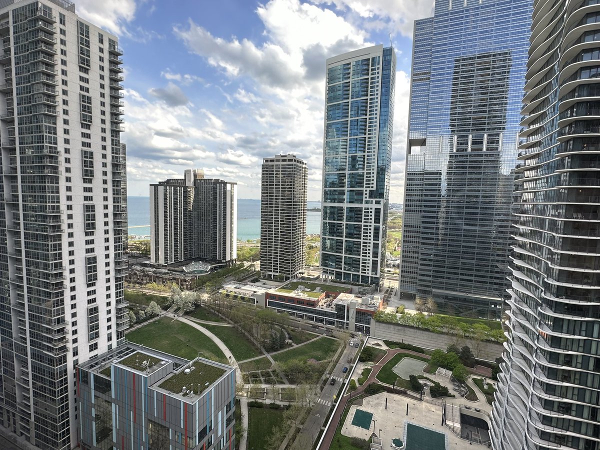 victornizet's tweet photo. Just arrived in Chicago for the AAP/ASCI/APSA @JointMeeting to this beautiful view from my hotel room window
Physician-scientist friends and trainees here who want to meet or catch up lmk — excited to see many @UCSDMedSchool colleagues inducted and to represent #UCSDPediatrics https://t.co/0rku1ixh4U