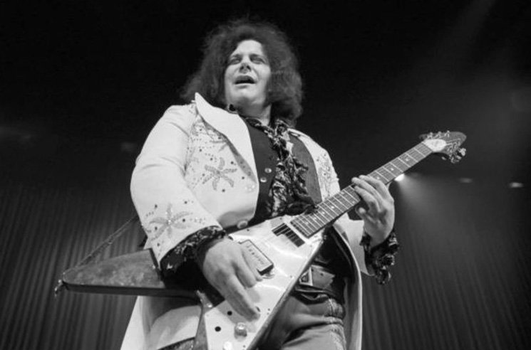 soulmining83's tweet photo. What a dude. Mountain were unstoppable back in the day... those first few albums are absolute gold. What a player... definitely a big influence on the doomy side of metal. Bloody brilliant stuff. #mountain #lesliewest #bigstyle https://t.co/GqlPvhnyd7