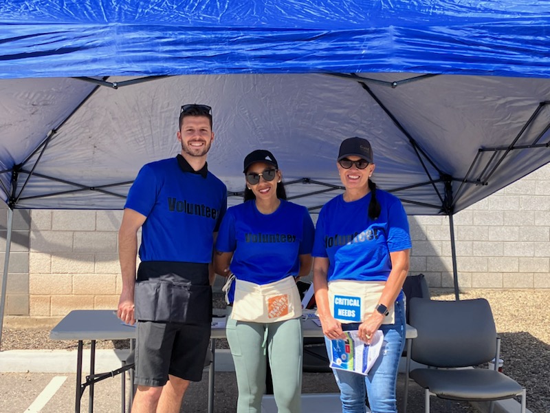 reaforladiesorg's tweet photo. Thank God for this tent ๐ The Shred-A-Thon went great this morning at WeServ Chandler with Anthony at Poindexter Movers and Delia at Guild Mortgage.
#volunteering #RealEstate #homesmartrealty https://t.co/73B8HPQhzj