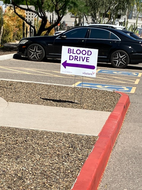 reaforladiesorg's tweet photo. Thank God for this tent ๐ The Shred-A-Thon went great this morning at WeServ Chandler with Anthony at Poindexter Movers and Delia at Guild Mortgage.
#volunteering #RealEstate #homesmartrealty https://t.co/73B8HPQhzj