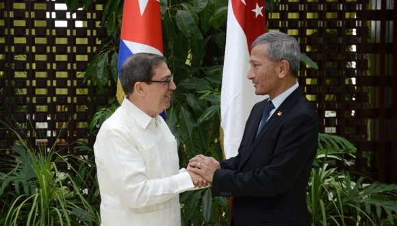 yusepp8's tweet photo. @Conavil_ECM El ministro de Relaciones Exteriores de Singapur, Vivian Balakrishnan, manifestó la voluntad de su país de afianzar las relaciones con #Cuba en áreas como la biotecnología, el turismo y la administración portuaria. #LatirAvileño https://t.co/OHLeuIdmP9