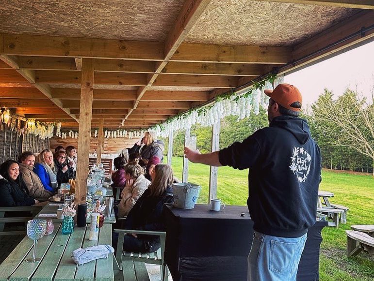 A brilliant group &amp; an amazing setting for tonight’s #masterclass in #Ashford🍹🎉 

Well done to Fiona for organising a quality #henparty 🙌
.
#cocktailmasterclass #glamping #kent #zafiraontour