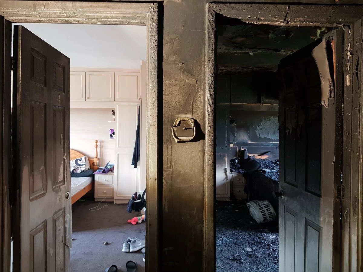 TheSecretFF999's tweet photo. The door on the left was closed, the door on the right was open.

Close your doors on the way to bed people! 

#FireKills https://t.co/vmciIfkG0q