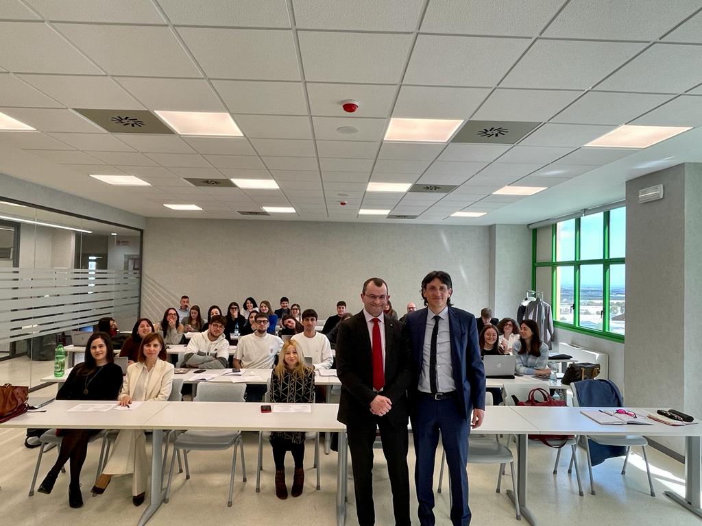 Merci à notre collègue Gianfranco Stanco pour son invitation à réaliser ce séminaire à l'Université LUM Giuseppe Degennaro de Casamassima (Bari) les 19 et 20 avril sur Lo Stato e il diritto di proprietà in Francia tra età moderna e contemporanea.