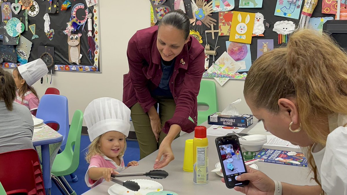 AshleyCoone's tweet photo. The @SuncoastCGLR @RemakeDays Festival has kicked off in @DeSotoCountyFL! The Family Cooking Class hosted by All Faiths Food Bank @ the DeSoto County Library was full of families learning & having fun together. There’s 9 days of fun left! Full Schedule ➡️ https://t.co/SJI7Y31eLQ https://t.co/7mQcky7mQH