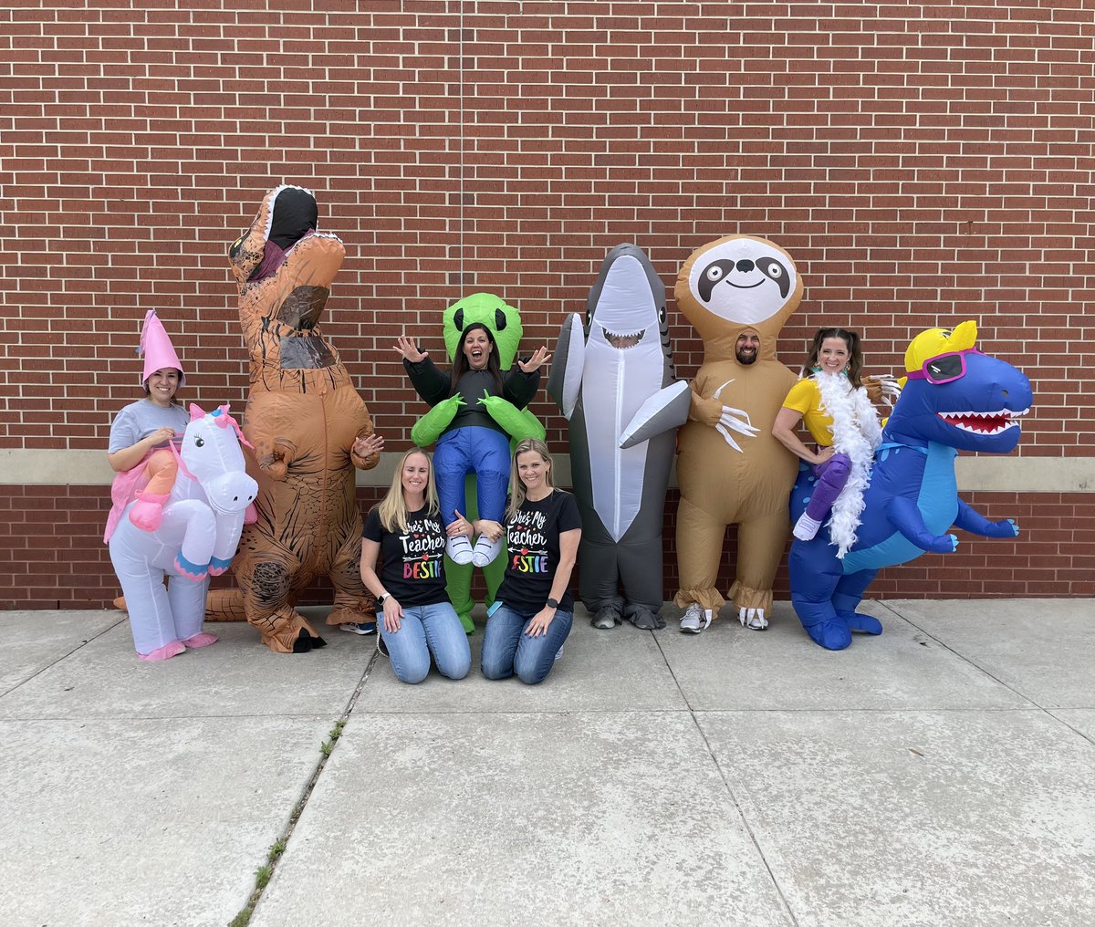 CPESFerguson's tweet photo. Day 5 - Dual Passage! Dual means 2 - dress like a twin! @MrsGuilloryCPES and I were so torn on outfits we decided we just needed a wardrobe change between classes. 😂
What a fun week! Our kids showed UP and showed OFF! @TISDCPES @TISD_ELAR https://t.co/Av95k9Zuij