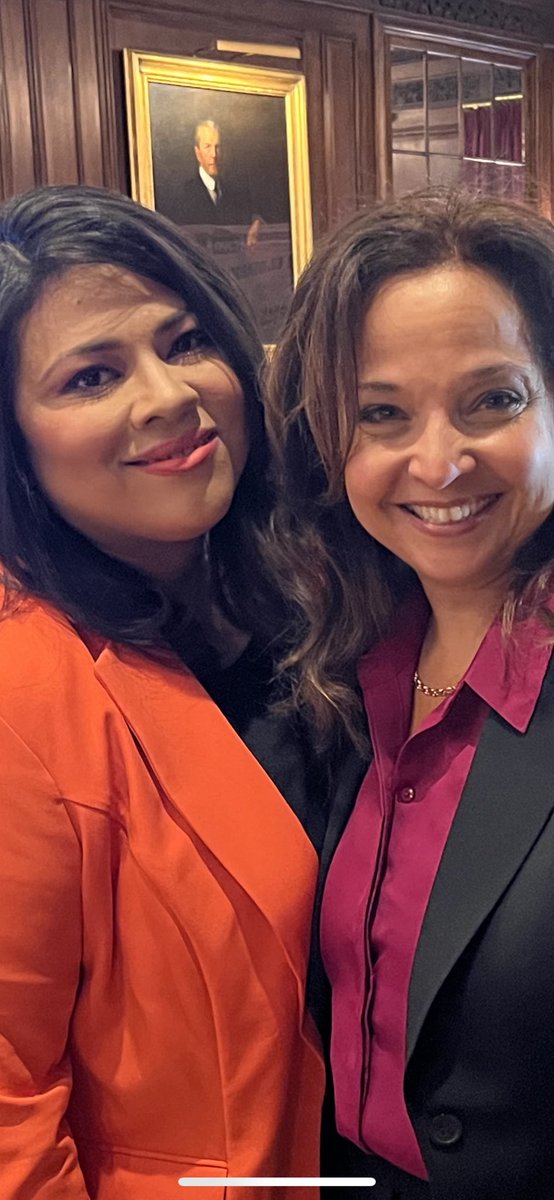 WandaSilvaTV's tweet photo. At the Annual Mujeres Destacadas luncheon- @eldiariony recognized the achievement of #Latinas in the tri-state area. 
A #woman alone has #power; collectively, we have an #impact. @univisionNY https://t.co/ZZjsNl4OIl