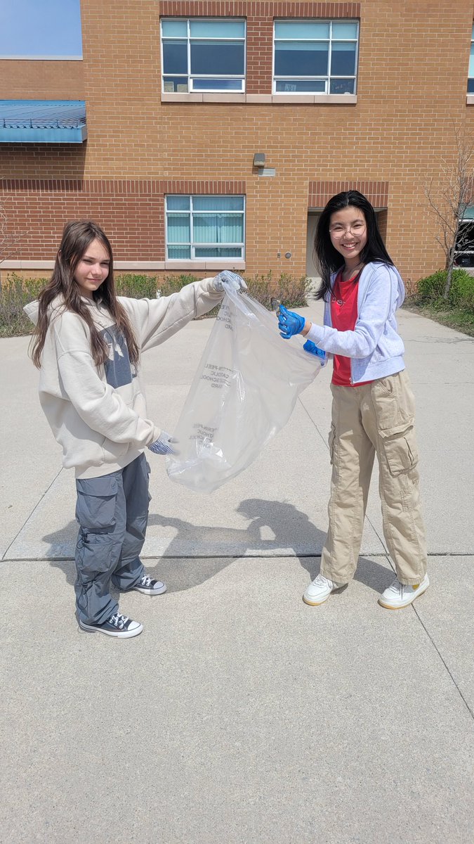mrs_kitney's tweet image. Celebrating Earth Day @SebastianDPCDSB . Insta-posts and school clean-up! #grade8 #Classof2023