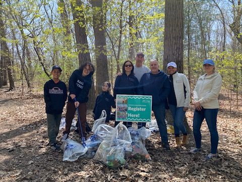 charlesriver's tweet photo. Thanks to the team over at @BerkeleyBuildCo
for joining the #CharlesRiverCleanup, you all rocked it! Thanks also to @guayaki for keeping everyone energized while cleaning up our watershed! ๐ฟ#myCleanCharles #KeepinItClean https://t.co/smyga3hTHe