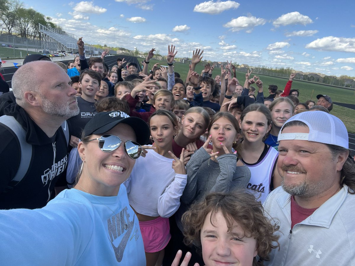 sabercattrack's tweet photo. It was a great day for Meet result shouts and a team selfie!  Love it when our team humors the coaches with their crazy ideas! We are so proud of all our athletes! #mySTrocks #selfiefun @_STMS233 @pebubba @sabercathoopsq https://t.co/vE1VUZlofS