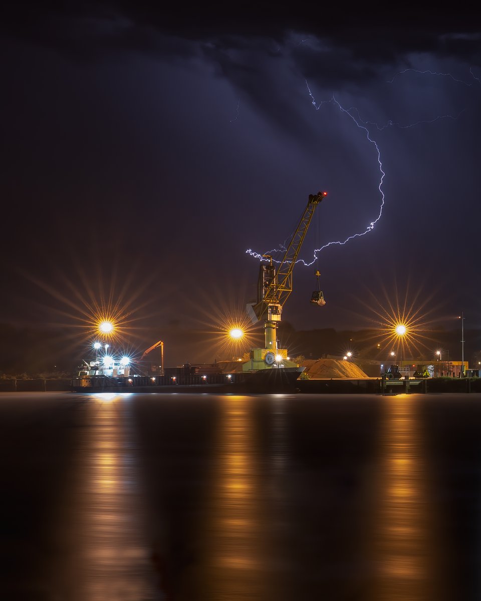 Le port de Bayonne @VilleDeBayonne il y a une heure. #Bayonne #Orage #PaysBasque @KeraunosObs @Meteo_Pyrenees