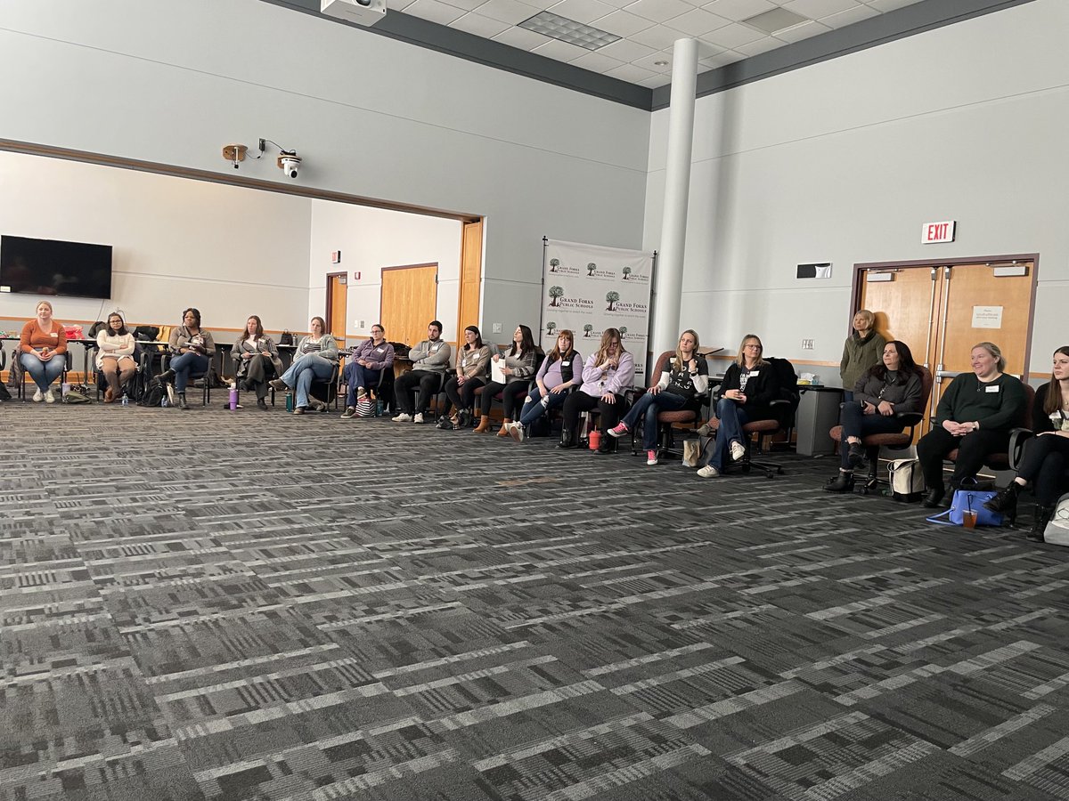 MHCLitzinger's tweet photo. A fantastic day of Community Sources of Strength training!  Grand Forks shows up, even in a snowstorm 💪 ⁦@sourcesstrength⁩ ⁦@GFSchools⁩ ⁦@1tanat⁩ ⁦@southms_gf⁩ ⁦@vmsroyals⁩ https://t.co/cjBHYJEpyN