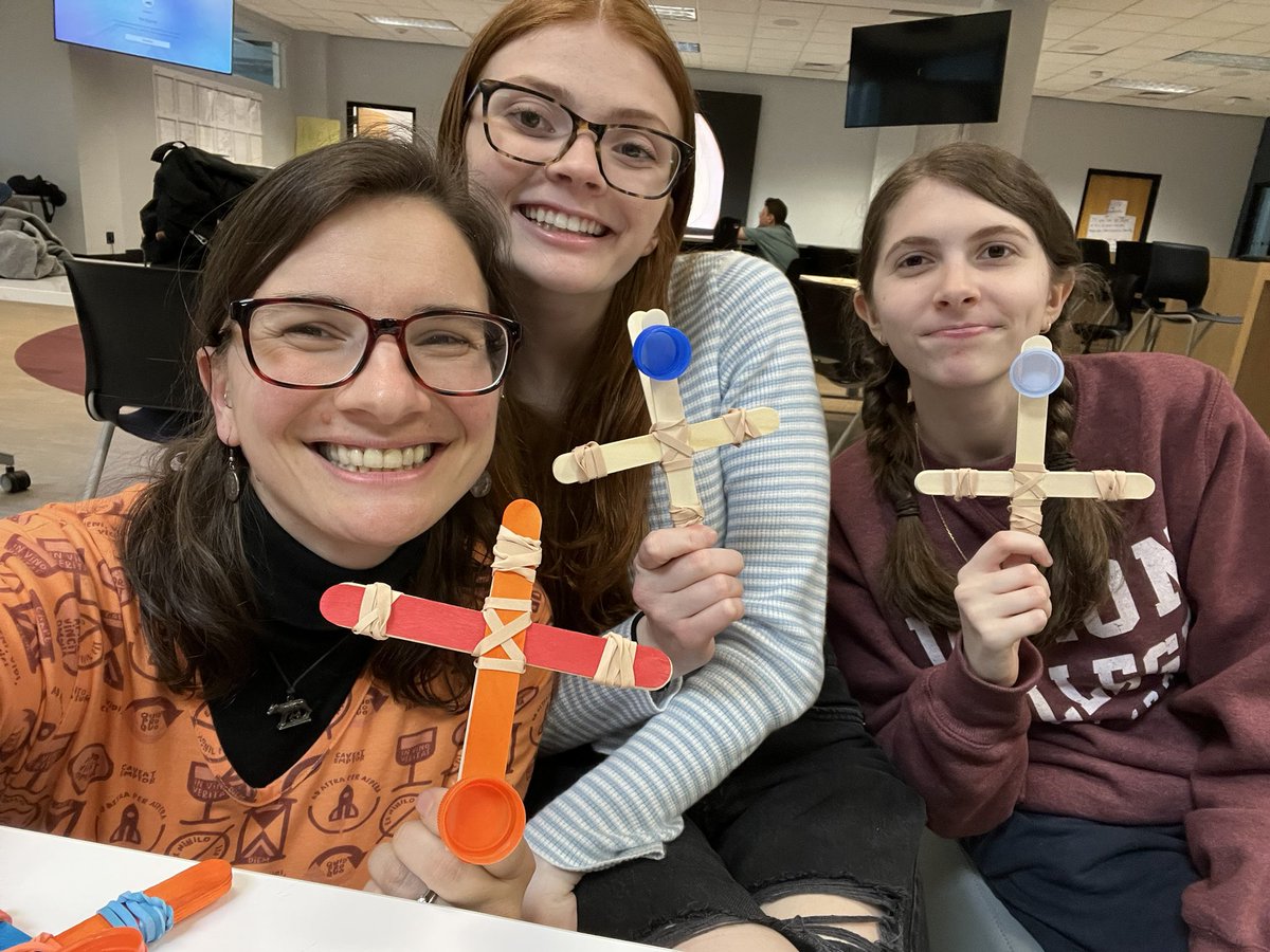 magistradurkin's tweet photo. Gratias @MineolaMagistra for hosting GCHS Latin (&amp; family) for a fun event! Chickpeas, cakes, and catapults made for an amazing time — rap battles were an epic bonus 🎉🎂#AUC #MMDCCLXXVI #LatinClubs #amicae https://t.co/zkMfwYPNPA