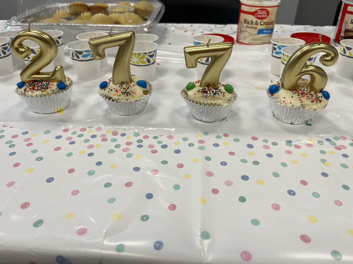 magistradurkin's tweet photo. Gratias @MineolaMagistra for hosting GCHS Latin (&amp; family) for a fun event! Chickpeas, cakes, and catapults made for an amazing time — rap battles were an epic bonus 🎉🎂#AUC #MMDCCLXXVI #LatinClubs #amicae https://t.co/zkMfwYPNPA