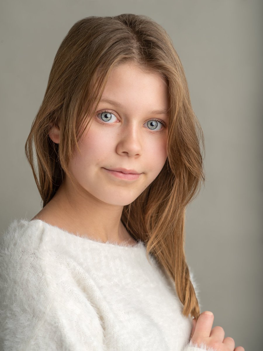 rileymandy's tweet photo. @jk_rowling My daughter is very excited to hear about the TV series been a little actress since 4 she is 11 now hopefully she will get cast as anything really it would be truly special all the luck 🤞 https://t.co/RGt7k9kks9