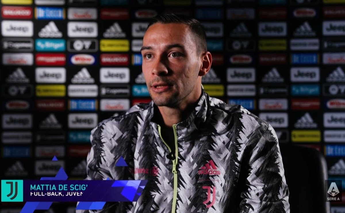 Pueblo_Juve's tweet photo. 🎙Entrevista de #DeSciglio en el canal de YouTube de la #SerieA:
EL GOL DEL 4-3 A LA ROMA
"Bonita combinación que hicimos Alvaro, Mckennie y yo en la banda
Teniendo en cuenta el partido que era, abajo 3-1, ese fue el gol del 4-3 y lo dimos vuelta
Lo he visto varias veces
Me gustaría encontrar un gol de aquí al final para dedicárselo a mi futura hija
BALANCE DE LA CARRERA
A los 30 años, reflexionando un poco sobre lo que ha sucedido hasta ahora, puedo decir que apenas he superado la mitad
También lo espero (rie)
Siento que acabo de entrar en la madurez futbolística y tengo muchos años por delante
En esta primera fase he experimentado muchos momentos diferentes, tanto positivos como negativos, que me han hecho crecer mucho como persona
RELACIÓN CON SU CUERPO
Definitivamente ha madurado en comparación con los primeros años
Después de 10-12 años de partidos, el físico cambia
Es importante prestar atención a los detalles para cuidarse mejor, como el descanso y una alimentación saludable
Son cosas a las que un jugador joven presta menos atención en los primeros años
A esta edad, es importante darles peso
ALLEGRI EN MILÁN
El #Allegri que conocí en Milán los primeros años fue un entrenador que... el primer año fue cuando hice mi debut, cuando se fueron todos los grandes jugadores, se encontró con un Milan joven y sin mucha experiencia
Hizo un trabajo para darle organización e identidad al equipo
ALLEGRI EN LA #JUVE
Encontré una situación similar a la primera experiencia en Milán, obviamente diferente porque han pasado años, él también ha cambiado en ciertos aspectos
Tuvo que organizarse para dar al equipo una organización y una configuración precisa
KVARATSKHELIA
Se puede limitar a un jugador como él dándole el menor espacio posible
Por supuesto, se vuelve muy decisivo cuando tiene campo por delante y se le concede espacio para regatear o concluir la acción
Tendremos que ser buenos para tratar de limitarlo también con dobles marcas
REVANCHA CONTRA NÁPOLES
La derrota de la ida fue muy dura
Desde el punto de vista de nuestro orgullo, este debe ser un partido para demostrar que esa fue una noche mala para nosotros
Más allá de los 3 puntos que son importantes, desde el punto de vista del orgullo es un partido en el que tenemos la oportunidad de tomar revancha"
#Juventus #SportingJuventus #JuveNapoli