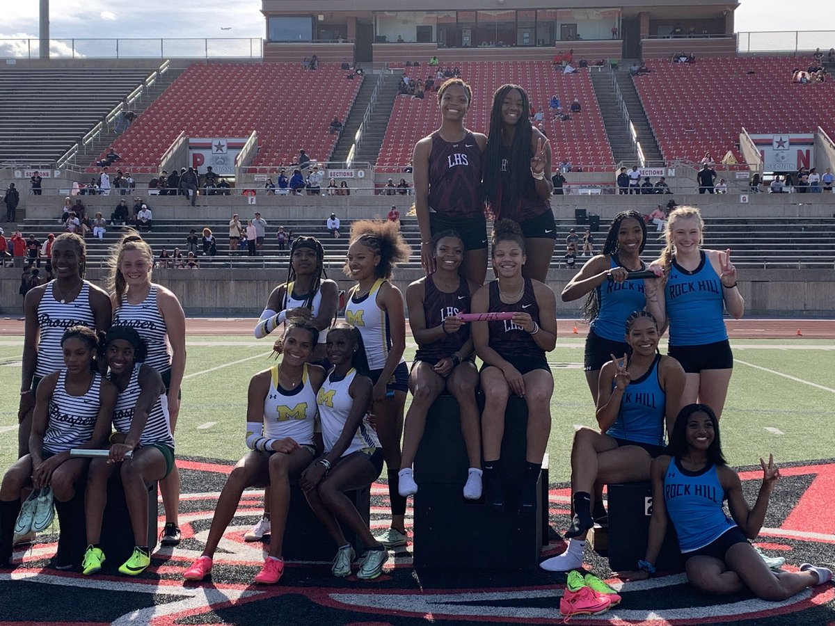 🚨🚨New School Record🚨🚨
6-6A Area 4x100 Champions - 45.77.
2nd fastest time in the state this year. @tea_harlin23 @bre_harlin1 @sydnee_wilson11 @paisliea1 @FarmersSoftball @LHSFball @lewisvillestuco