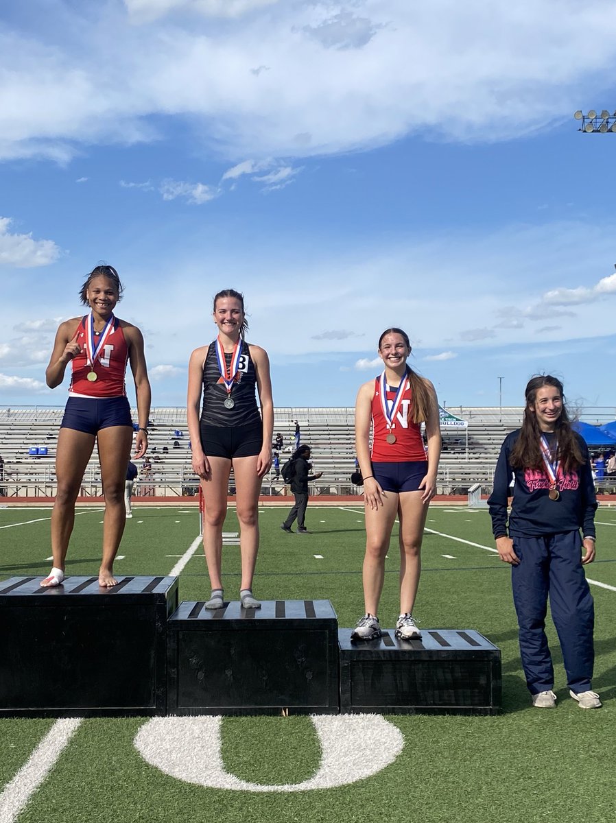 300 Hurdlers advancing to Regionals!! Great job girls!! <a href="/anayapotter14/">Anaya Potter</a> <a href="/Avery_Allison16/">Avery Allison</a>