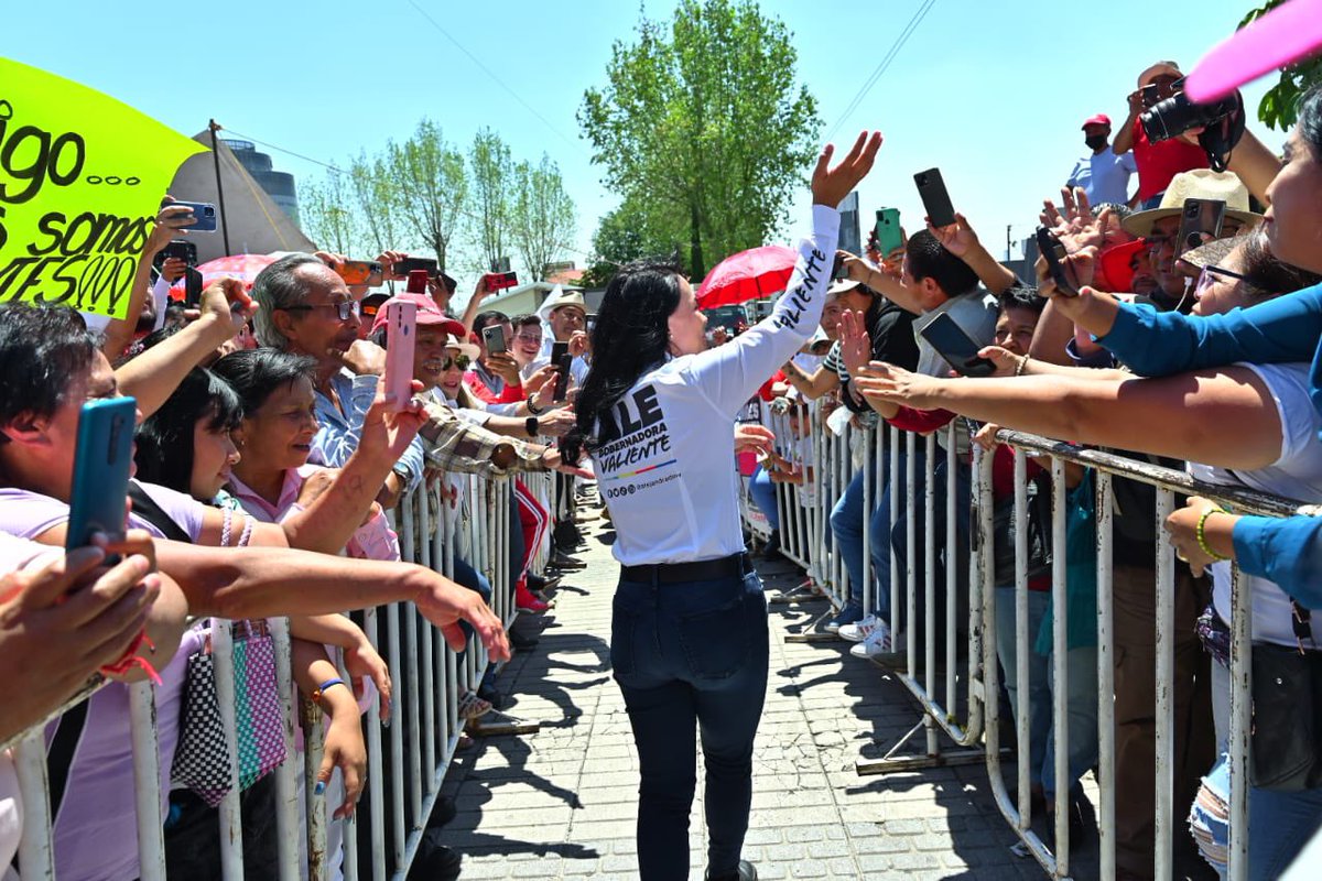 AlejandraDMV's tweet photo. ¡#Naucalpan es valiente! Gracias por este gran recibimiento, su apoyo refuerza mi convicción por este proyecto de unidad.
No les voy a fallar. ¡Que viva el Estado de México!

#VotALE #AleGobernadora https://t.co/aTekbL161Q