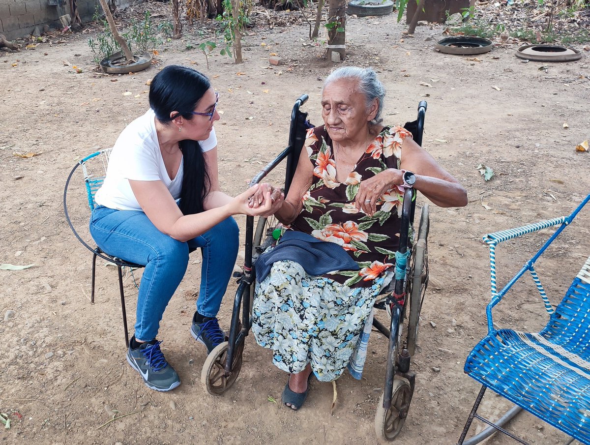 MariaGArocha's tweet photo. #Acarigua La Sra Rosa vive en el Barrio Santa Elena, tiene 80 años y fué amputada de una pierna hace 14 años, requerimos apoyo con  batas de casa o vestidos cómodos, sábanas y toallas en buen estado, así como artículos de aseo. Si estás en Acarigua deseas colaborar escríbeme. https://t.co/3qxPANrTZy