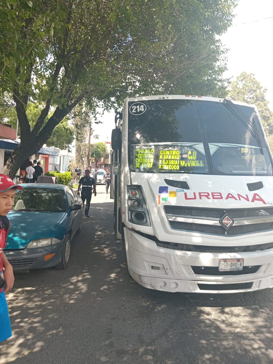 AltavozNot2358's tweet photo. #OJO | Detienen a sujeto que asaltaba un autobús de pasajeros en Paseo Matlazincas, esquina con Avenida de los Maestros, en la colonia Doctores, en #Toluca. El sujeto identificado como Edgar "N" usaba un arma hechiza para cometer el atraco. Fue detenido por policías de @TolucaGob https://t.co/4slPAXRLCV