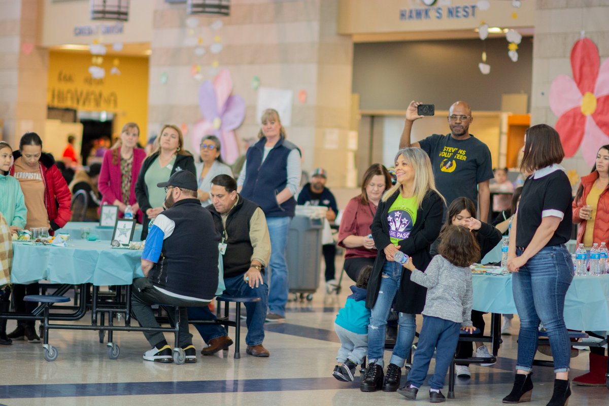 We celebrated #VolunteerRecognitionDay to honor and recognize all of the selfless volunteers who support Pasco schools, staff, and students! Thank you to our amazing student's who performed, and to everyone who attended. We appreciate you! #wearepasco
