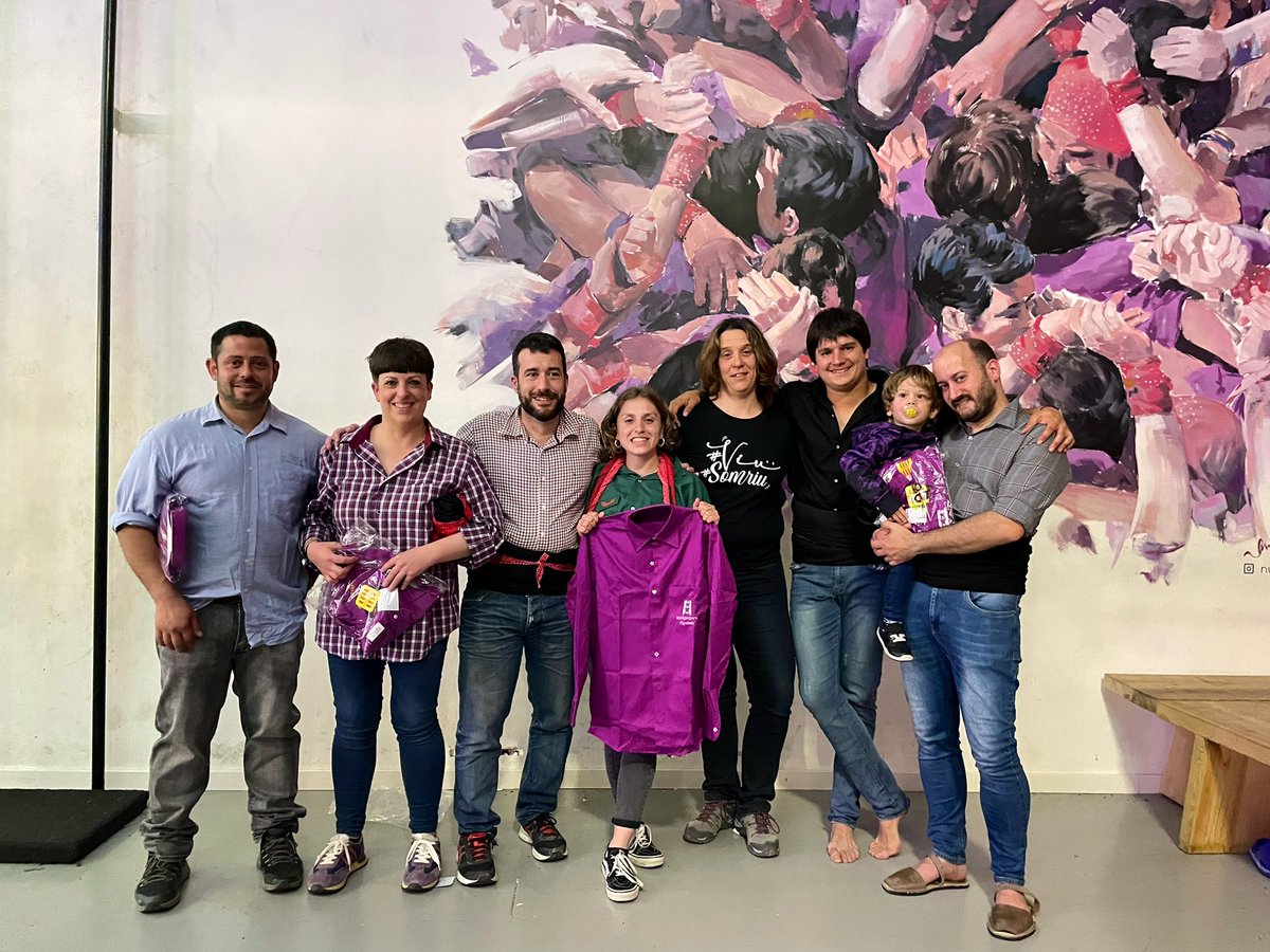 moixiganguers's tweet photo. Avui hem fet entrega de 5 noves camises. Diumenge a lluir-les a plaça. Enhorabona a tots!

#éselcamí #castells https://t.co/OOttTeAhy2