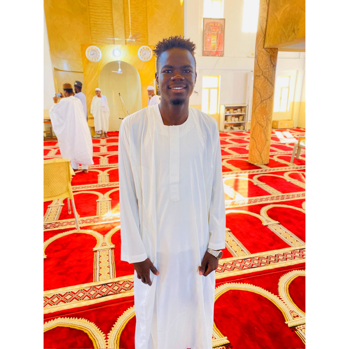 abdals3lam's tweet photo. HAPPY EiD🤍✨ https://t.co/Tbe5Rb90oj