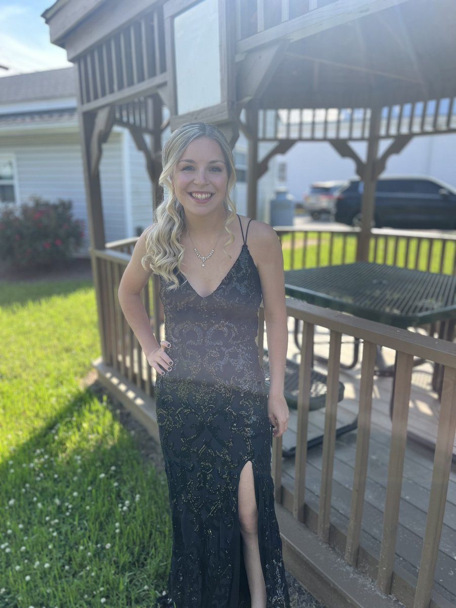 bartoli2024's tweet photo. So excited for Prom tonight! Can’t wait to see my teammates all prettied up! 🥎❤️🤍 https://t.co/NFiPrGGBA6
