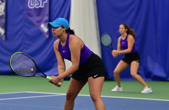 NorthernSunConf's tweet photo. #NSICTennis Tournament Qtr. No. 4 Update  
(4) @USF_Athletics takes the doubles point to lead 1-0 over (5) @SCSUHUSKIES 

#YourTimeToShine     

Tournament Central: https://t.co/WUcUStq6rg https://t.co/AZzGRXMfW4