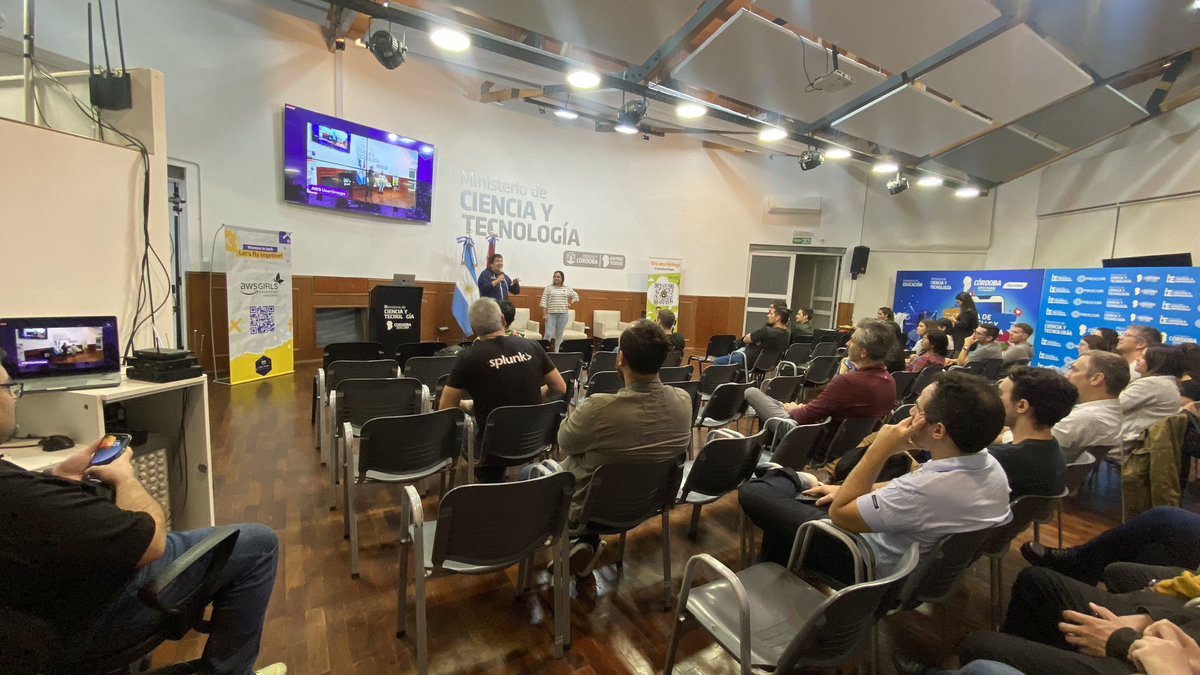 joseapeinado's tweet image. #AWSMeetUp Córdoba