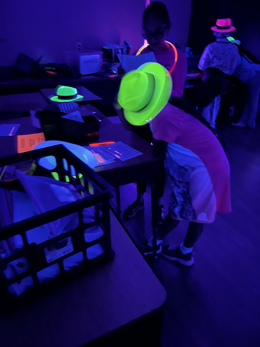 tinacruickshank's tweet photo. Today was a time to Glow what we know to prepare for STAAR! These 4th graders had so much fun!! #flaleads #allinsync #staarready #bootcamp https://t.co/awzNFS9iHD