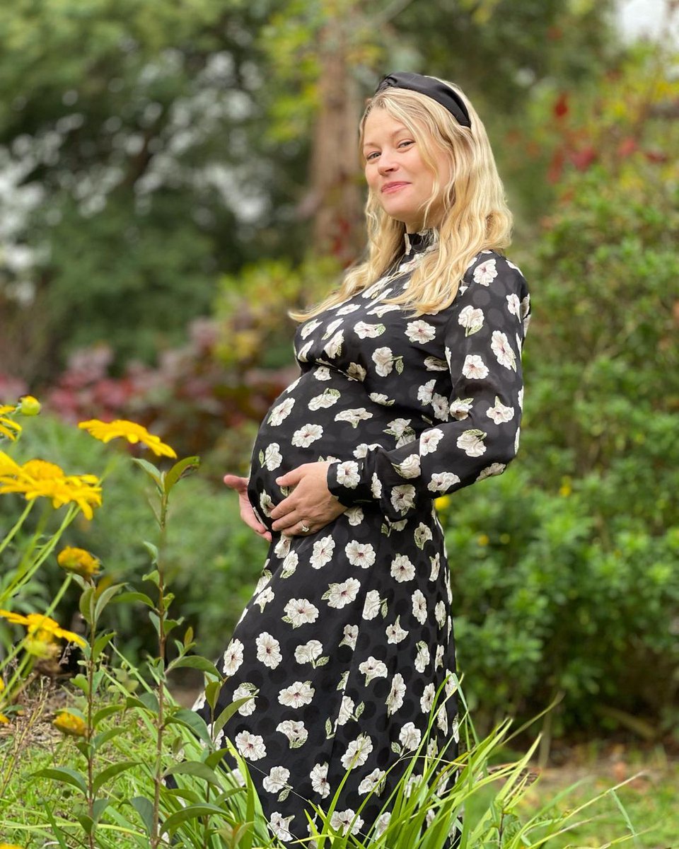 UponASpoiler's tweet photo. emiliede_ravin: Little lady joining our crew this (🇦🇺) Winter!!!
🌸💖💕💗💓💘🎀💝

#babynumber3 ☺️🤰🏼🥰 https://t.co/Bqu1YaOdDf https://t.co/KfB5QKuvc7