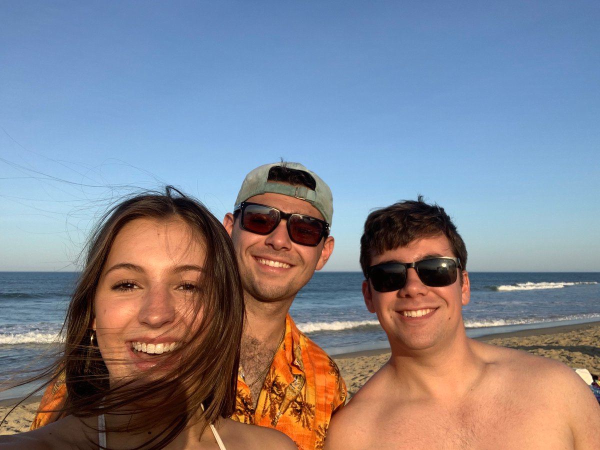 last tweet of the semester <a href="/kev10kel/">kev</a>  <a href="/ConnorIzzo/">Connor Izzo</a> #cnusocialmedia #obx