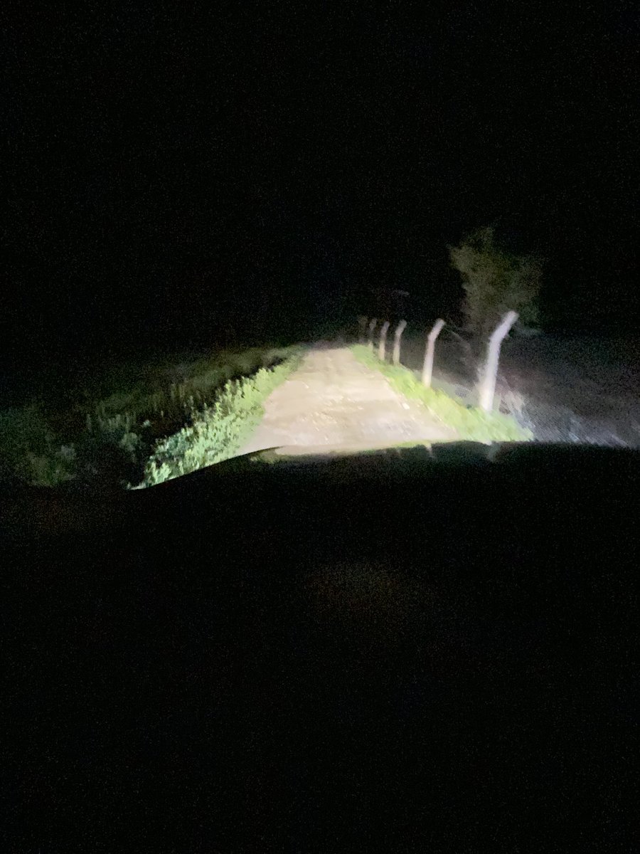 ihsn_Tprk's tweet photo. Bazı şehirler soğuk, bazı cümleler eksik,
Bazı insanlar uzak ve bazı hayatlar yarım... https://t.co/RwmSBuO2Aj