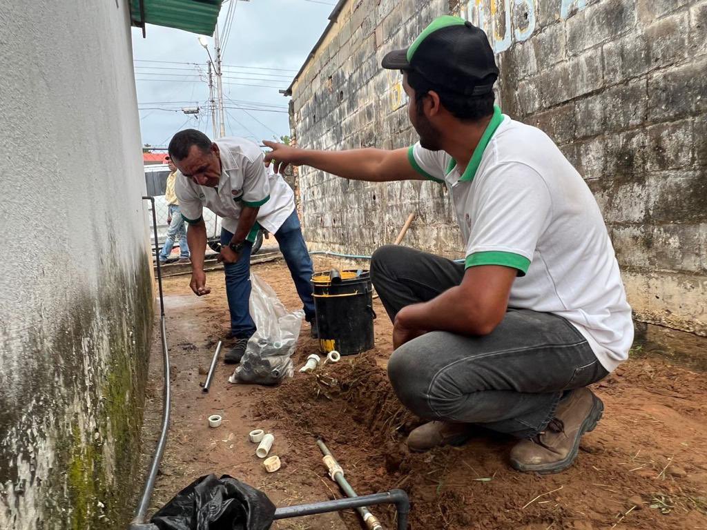En la BMS “Batalla de San Félix” nuestros equipos de <a href="/AlcaldiaCaroni/">Alcaldía de Caroní</a> están desplegados, haciendo mejoras integrales de los espacios, gracias al alcalde <a href="/OviedoPSUV/">Tito Oviedo</a>, por orientar trabajos que beneficiarán a todo el punto y círculo. <a href="/NicolasMaduro/">Nicolás Maduro</a> #JuegosDeportivosALBA