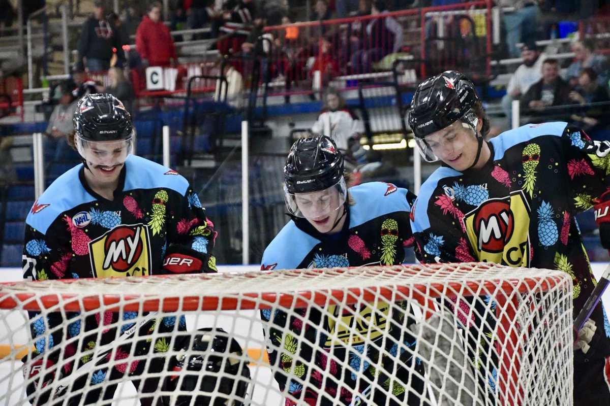 AberdeenWings's tweet photo. Doors are open here at the #Odde which means we're just ONE hour away from My Place Hotels warmups! Make sure you come on down to the Odde for Game 2 of Round 1 in the Robertson Cup Playoffs!
#StrongerThanTheStorm https://t.co/7SrpbBKVs5