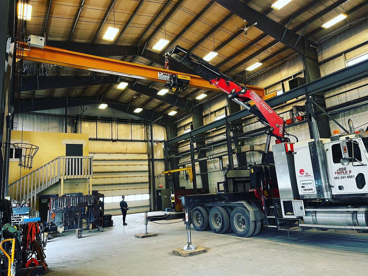 MascoCrane's tweet photo. Another crane installed and Load Tested! This one is a 10 tonne 50’ Span Top Running Single Girder Crane. #bridgecranes #hoist #yegmanufacturing #cranesystem https://t.co/1CScTJwa6J