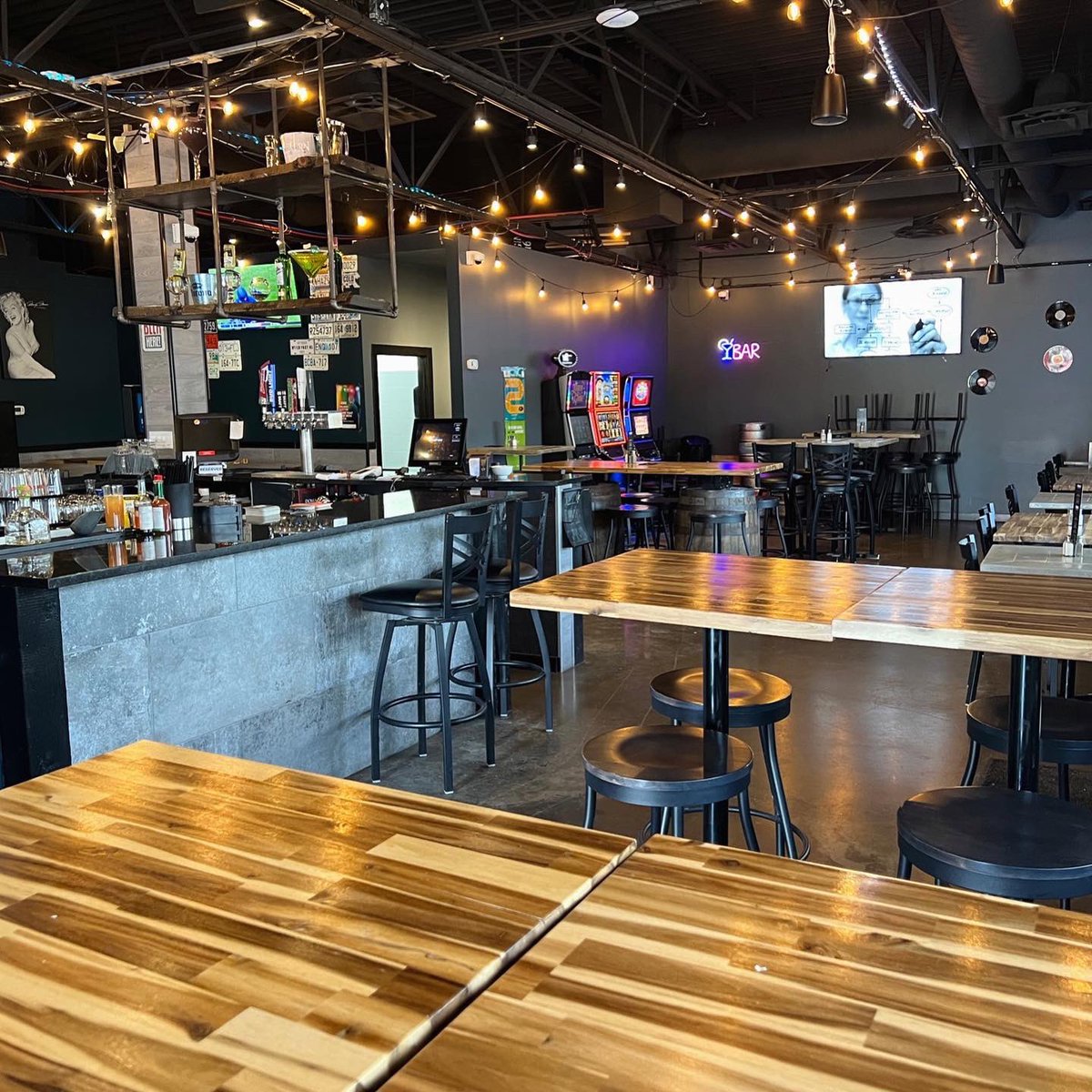 TiresOnTheRun1's tweet photo. Friday Lunch from 1861 Local Bar and Grill!

With pool tables, a patio, karaoke, bingo, open mic nights, and AV for special events, 1861 Local is great place to hangout &amp; everything was delicious!

Their new menu deserves a visit! Check them out in Meadowbrook! #airdrieab https://t.co/2LN1jVYz96
