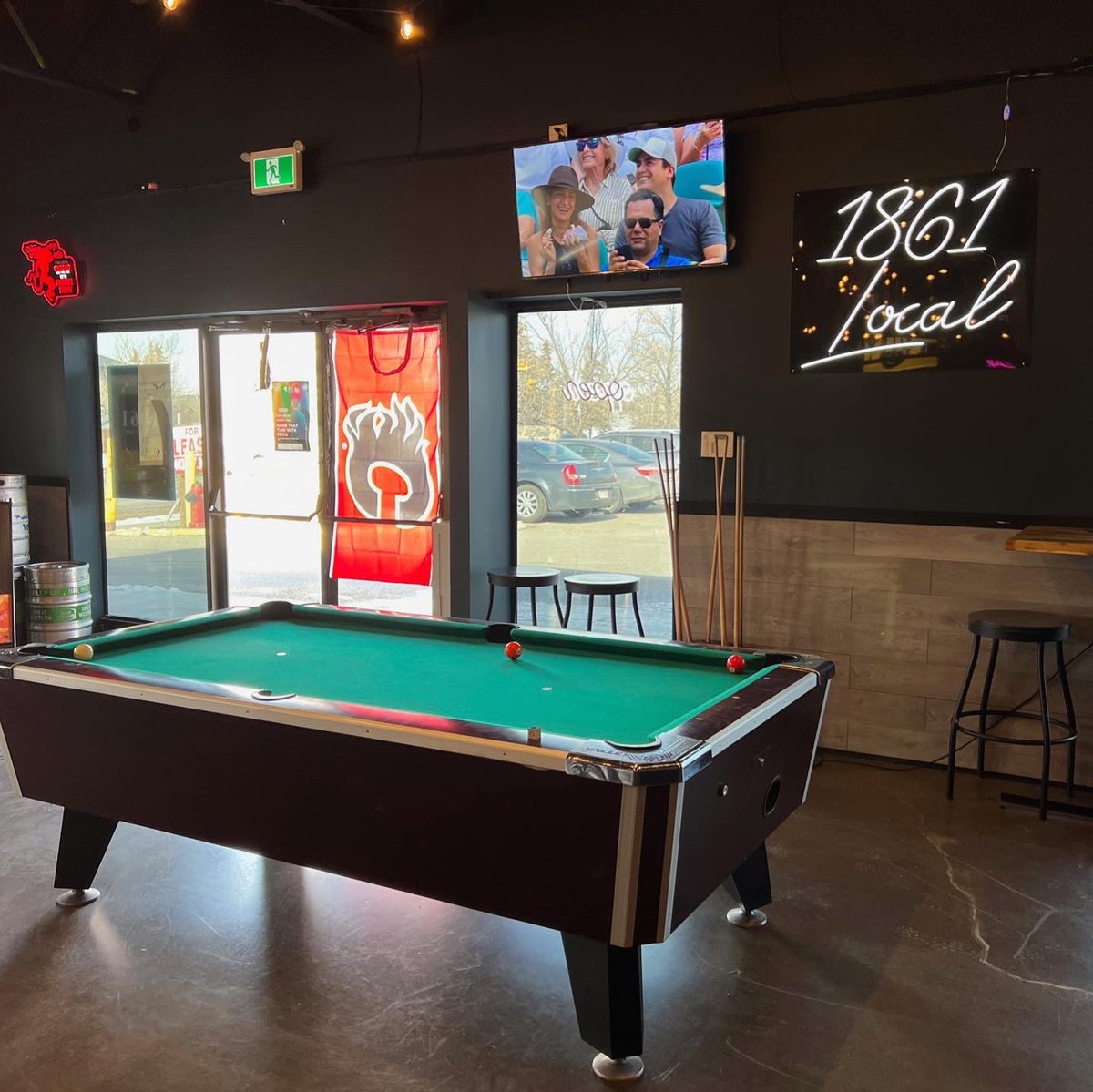 TiresOnTheRun1's tweet photo. Friday Lunch from 1861 Local Bar and Grill!

With pool tables, a patio, karaoke, bingo, open mic nights, and AV for special events, 1861 Local is great place to hangout &amp; everything was delicious!

Their new menu deserves a visit! Check them out in Meadowbrook! #airdrieab https://t.co/2LN1jVYz96