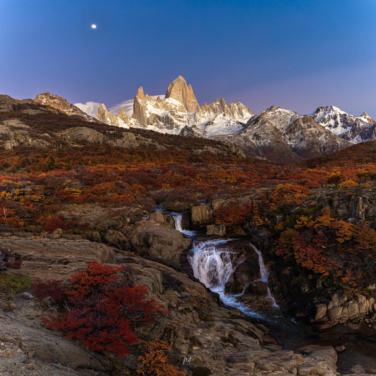 3 เหตุผลที่อยากให้ไปเที่ยว Patagonia ตอนมีแรง 🏔️🍂
“รู้งี้จะมาตอนที่ยังมีแรง”
“ไม่มารอบนี้ รอบหน้าก็เดินไม่ไหวละ”
คำพูดจากลูกทริปเอง เลยต้องบอกต่อ 3 เหตุผลที่ควรมาตอนมีแรง 

➕เดินทางไกลมาก
➕ธรรมชาติสวยมาก (คุ้ม)
➕เดินป่า (ไกลมาก)

1/11