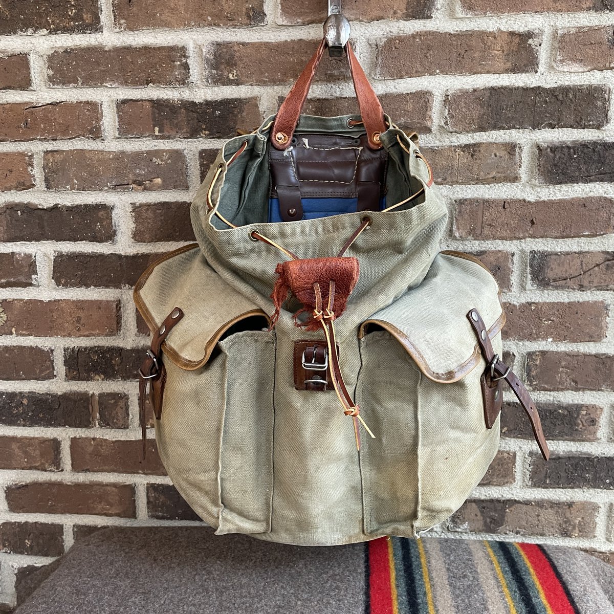 Real_Reederang's tweet photo. VINTAGE 1950s BULGARIAN CANVAS SADDLE LEATHER BACKPACK RUCKSACK GYM BAG R$1198

https://t.co/ZSItivZBs6

Lengthened the Straps, Added Inside grab-n-go handle, and a superior cinch and stopper. 

#Reederang #Vintage #1950s #LaptopCase #Retro #TrueVintage #PureVintage #Beautiful https://t.co/r67DGxlpk5