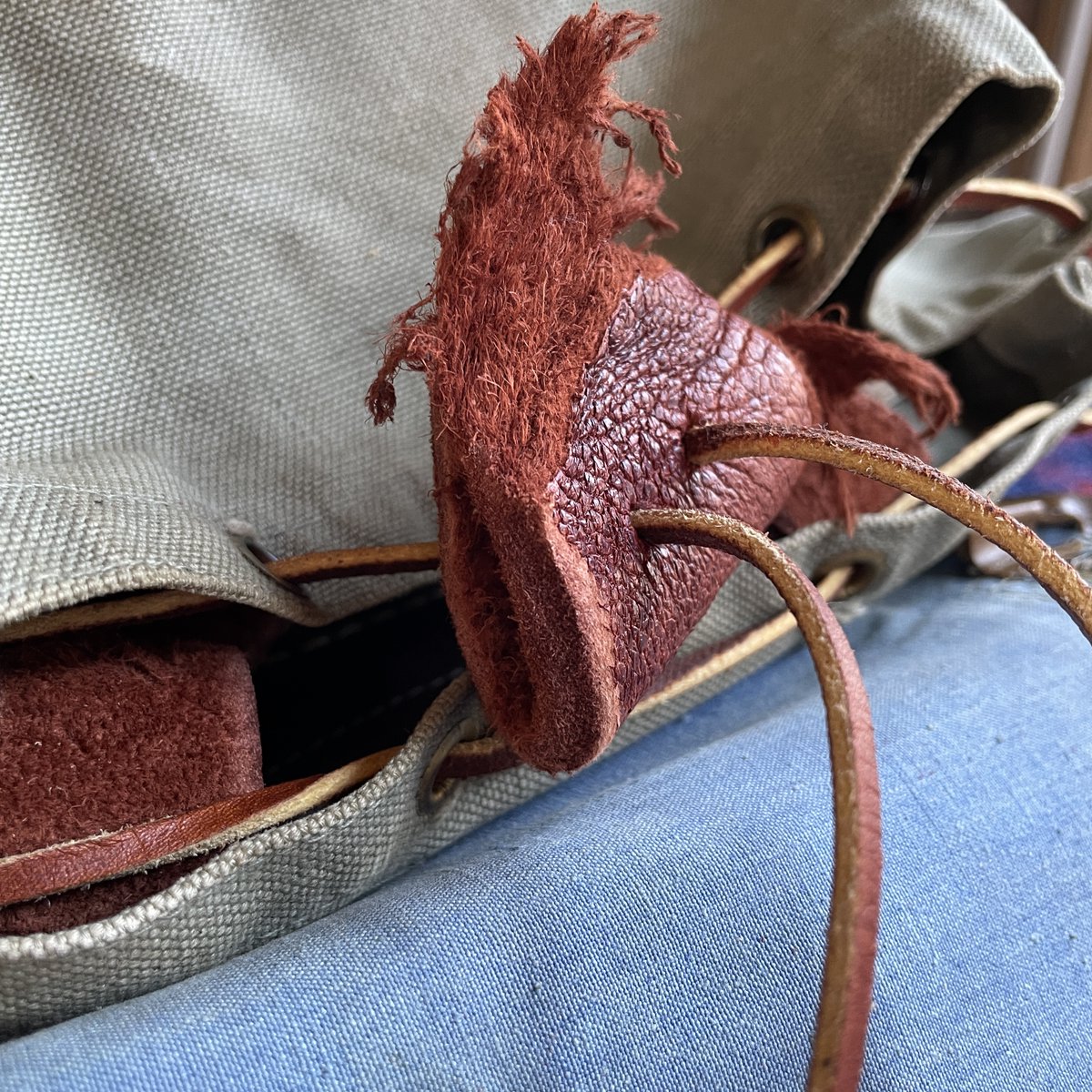 Real_Reederang's tweet photo. VINTAGE 1950s BULGARIAN CANVAS SADDLE LEATHER BACKPACK RUCKSACK GYM BAG R$1198

https://t.co/ZSItivZBs6

Lengthened the Straps, Added Inside grab-n-go handle, and a superior cinch and stopper. 

#Reederang #Vintage #1950s #LaptopCase #Retro #TrueVintage #PureVintage #Beautiful https://t.co/r67DGxlpk5