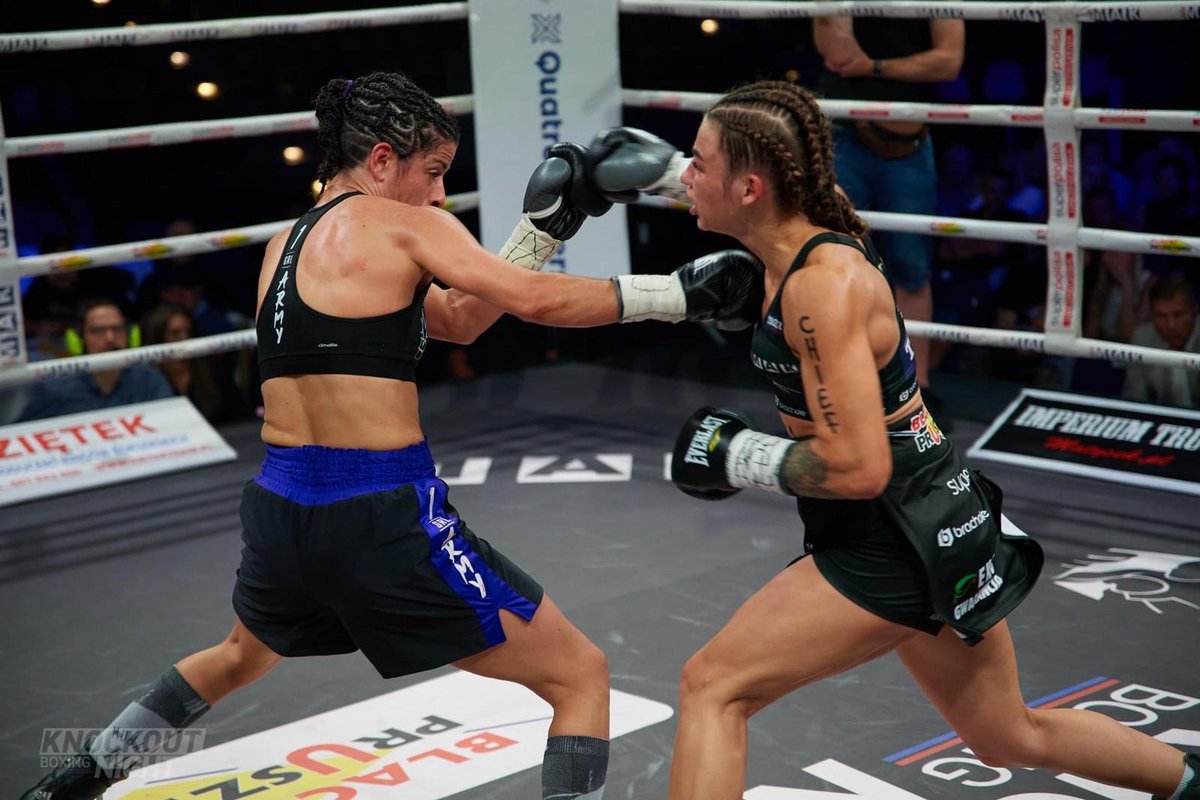 Boxingbutterfly's tweet photo. https://t.co/UcY95w0eSB
Juin 2022, Combat #6 en Pologne, 1er 8 rounds. "Avec amour patience et passion tous les rêves sont réalisables." ---👊🏽🥊🪶
Merci à Marc Ducasse , J.A Bouchard et Sophie Provencher!
📸:@knockoutboxingnight
#TEAMMVB #1GRLARMY #CauseIHaveADream #BoXing https://t.co/od4tXIi37N