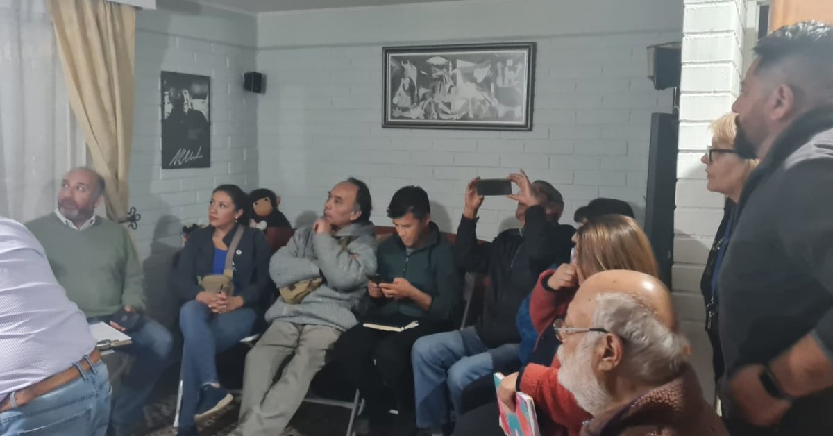 alejaraquiroz's tweet photo. Trabajo en Conjunto con la Junta de vecinos Viña Cordillera, en proyecto de seguridad e instalación de cámaras de tele vigilancia, de fondos del Gobierno Regional, Estuvieron Presentes Dirigentes del PDG de Puente Alto y Distrital #puentealto #pdgrm #larmsemueve #pdg https://t.co/Qa6BrbDBSW